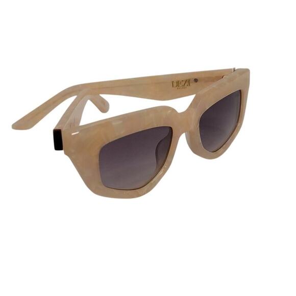 Dezi ON READ Sunglasses - Picture 8 of 8